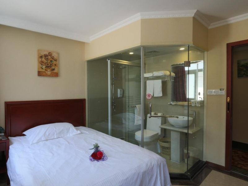 Greentree Inn Shanghai Pudong Airport Huaxia East Road Railway Station Shell Hotel Екстер'єр фото