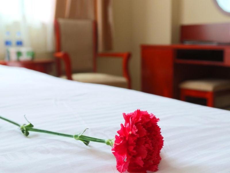 Greentree Inn Shanghai Pudong Airport Huaxia East Road Railway Station Shell Hotel Екстер'єр фото