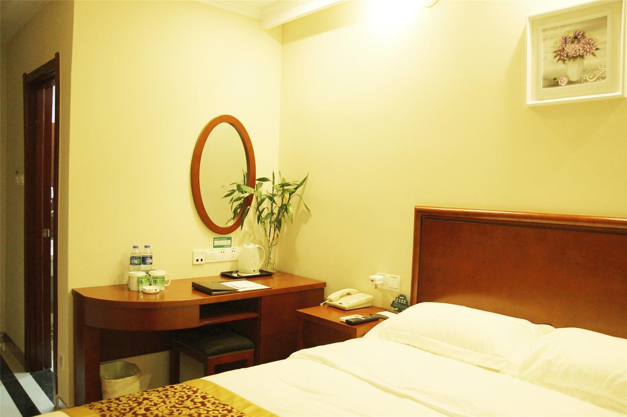 Greentree Inn Shanghai Pudong Airport Huaxia East Road Railway Station Shell Hotel Екстер'єр фото