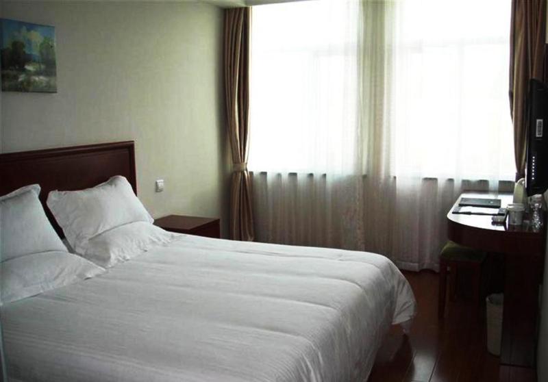 Greentree Inn Shanghai Pudong Airport Huaxia East Road Railway Station Shell Hotel Екстер'єр фото